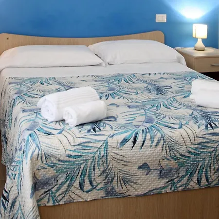 לינה וארוחת בוקר Wave 4*